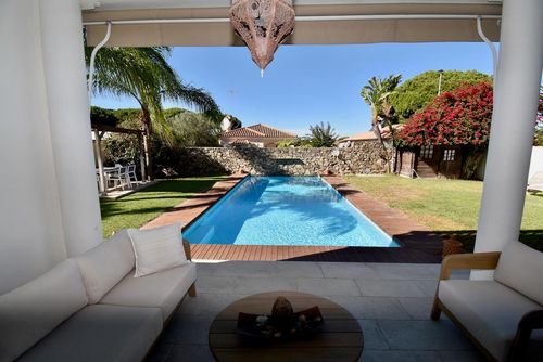 Morales Geweldige villa met privézwembad in Chiclana de la Frontera, Costa de la Luz, Spanje voor 6 personen. Het huis is gelegen in een woonwijk, op 3 km van het strand van La Barrosa en 3 km van La Barrosa....