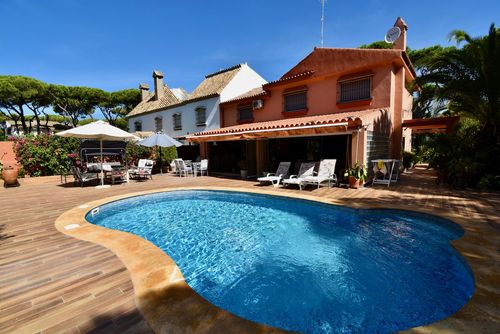 El Castillo Villa in Chiclana de la Frontera, Costa de la Luz, Spain with private pool for 15 persons. The house is situated in an urban area and is 1 km from Punto Mágico, Sancti Petri beach....