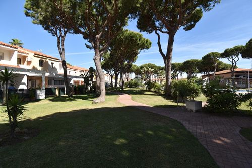 La Balconera No 97 Apartment with communal pool in Chiclana de la Frontera, Costa de la Luz, Spain for 4 persons. The apartment is situated in a holiday complex with bar and restaurant, in a residential beach area, close to shops and supermarkets and 200 m from La Barrosa beach....
