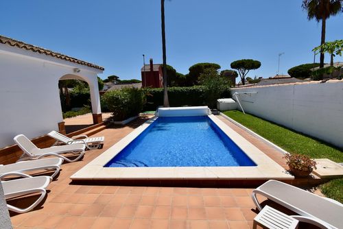 Breizh Villa in Chiclana de la Frontera, Costa de la Luz, Spain with private pool for 7 persons. The house is situated in a residential beach area, close to restaurants and bars, shops and supermarkets, 3 km from La Barrosa beach and 3 km from La Barrosa....