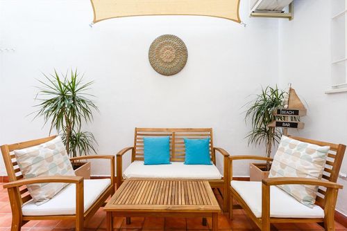 El Patio Appartement à Cádiz, Costa de la Luz, Espagne pour 4 personnes. L'appartement est situé à proximité de restaurants et bars, de boutiques et supermarchés, et se trouve à 3 km de la plage de La Caleta....