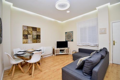 El Patio Apartment in Cádiz, Costa de la Luz, Spain for 4 persons. The apartment is situated close to restaurants and bars, shops and supermarkets, and is 3 km from La Caleta beach....