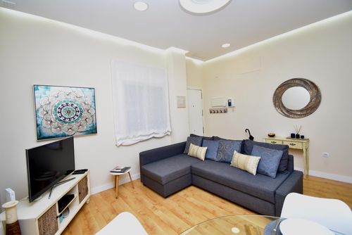 El Patio Apartment in Cádiz, Costa de la Luz, Spanien für 4 Personen. Das Apartment liegt in der Nähe von Restaurants und Bars, Geschäften und Supermärkten und ist nur 3 km vom Strand La Caleta entfernt....