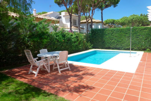 Babor Schöne und komfortable Villa in La Barrosa, Costa de la Luz, Spanien, mit einem privaten Pool für 6 Personen. Das Haus befindet sich in einem Wohngebiet nahe dem Strand, in der Nähe von Restaurants und Bars und nur 500 m vom Strand La Barrosa entfernt....