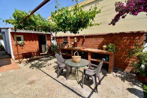 Ana Schöne und komfortable Villa mit privatem Pool in Chiclana de la Frontera, Costa de la Luz, Spanien für 8 Personen. Das Haus befindet sich in einer Küsten- und Stadtlage, in der Nähe von Restaurants, Bars und Supermärkten....