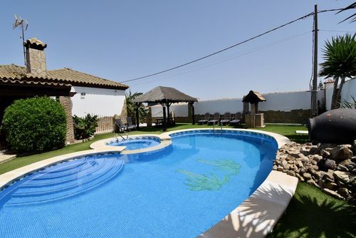 Del Galgo Encantadora y cómoda villa con piscina privada en Chiclana de la Frontera, Costa de la Luz, España, para 6 personas. La casa está situada en una zona costera y rural....
