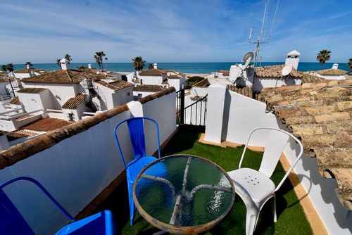 Oceano House with communal pool in Chiclana de la Frontera, Costa de la Luz, Spain for 8 persons. The house is situated in a residential beach area, close to restaurants and bars, shops and supermarkets, and 50 m from La Barrosa beach....