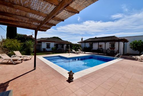 Belle Villa mit privatem Pool in La Barrosa, Costa de la Luz, Spanien für 6 Personen. Das Haus befindet sich in einem Wohngebiet in Strandnähe und ist 2 km vom Strand La Barrosa entfernt....