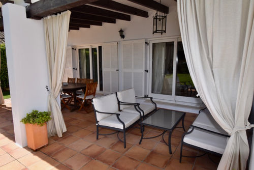 Los Robles Beautiful and classic villa in Chiclana de la Frontera, Costa de la Luz, Spain with private pool for 6 persons. The house is situated in a residential beach area, close to a golf course, restaurants and bars, shops and supermarkets, and 2 km from La Barrosa beach....