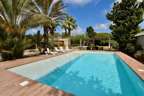 Albacora Villa avec piscine privée à Chiclana de la Frontera, Costa de la Luz, Espagne pour 9 personnes. La maison est située dans une zone rurale proche de la plage....