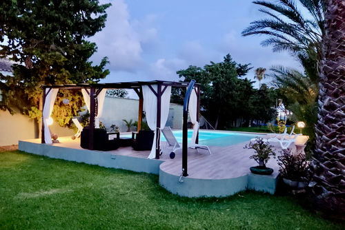 Albacora Villa met privézwembad in Chiclana de la Frontera, Costa de la Luz, Spanje voor 9 personen. Het huis is gelegen in een landelijke strandomgeving....