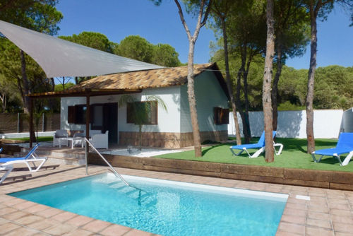 Pepa Moderna y cómoda villa en Chiclana de la Frontera, Costa de la Luz, España, con piscina privada para 4 personas. La casa está situada en una zona rural de playa....