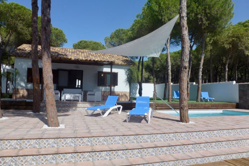 Pepa Moderna y cómoda villa en Chiclana de la Frontera, Costa de la Luz, España, con piscina privada para 4 personas. La casa está situada en una zona rural de playa....