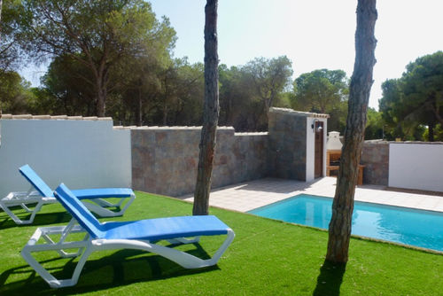 Pepa Moderne und komfortable Villa in Chiclana de la Frontera, Costa de la Luz, Spanien, mit privatem Pool für 4 Personen. Das Haus befindet sich in einem ländlichen Strandgebiet....