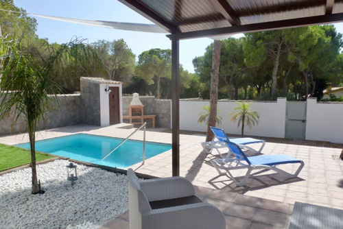 Pepa Moderne und komfortable Villa in Chiclana de la Frontera, Costa de la Luz, Spanien, mit privatem Pool für 4 Personen. Das Haus befindet sich in einem ländlichen Strandgebiet....