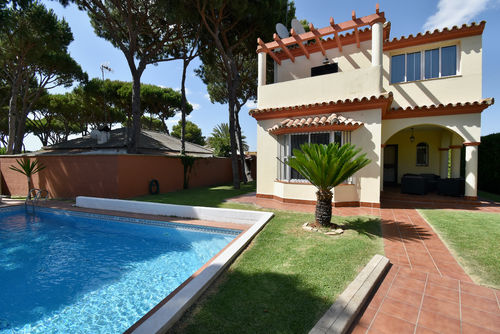 Costa Moderne und komfortable Villa mit privatem Pool in Chiclana de la Frontera, Costa de la Luz, Spanien, für 10 Personen. Das Haus befindet sich 3 km vom Strand La Barrosa und 4 km von Chiclana entfernt....