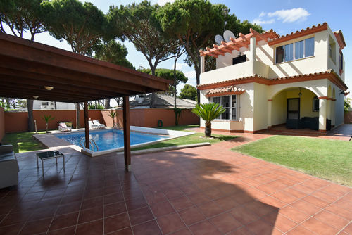 Costa Modern and comfortable villa with private pool in Chiclana de la Frontera, Costa de la Luz, Spain for 10 persons. The house is situated 3 km from La Barrosa beach and 4 km from Chiclana....