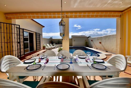 San Paul Villa in Chiclana de la Frontera, Costa de la Luz, Spanien mit privatem Pool für 6 Personen. Das Haus befindet sich in einer ländlichen Strandgegend, 3 km vom Strand La Barrosa und 5 km von La Barrosa entfernt....