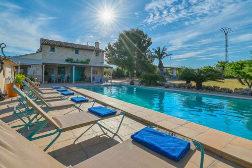 Lalau Wunderschönes und charmantes Ferienhaus in Denia, Costa Blanca, Spanien mit privatem Pool für 6 Personen. Das Haus liegt in einem Wohngebiet am Strand und in der Nähe von Restaurants und Bars, Geschäften und Supermärkten....