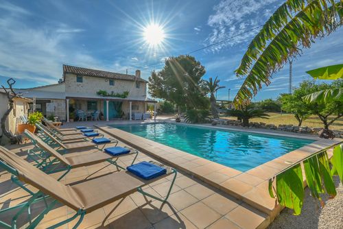Lalau Wunderschönes und charmantes Ferienhaus in Denia, Costa Blanca, Spanien mit privatem Pool für 6 Personen. Das Haus liegt in einem Wohngebiet am Strand und in der Nähe von Restaurants und Bars, Geschäften und Supermärkten....