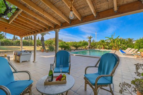Lalau Wunderschönes und charmantes Ferienhaus in Denia, Costa Blanca, Spanien mit privatem Pool für 6 Personen. Das Haus liegt in einem Wohngebiet am Strand und in der Nähe von Restaurants und Bars, Geschäften und Supermärkten....