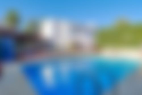 Andrago Große und komfortable Villa in Moraira, Costa Blanca, Spanien, mit beheiztem Pool für 12 Personen. Das Haus befindet sich in einer Wohngegend am Strand, in der Nähe von Restaurants, Bars und Supermärkten, 500 m vom Strand Cala Andrago und 0,5 km von Mediterráneo entfernt....