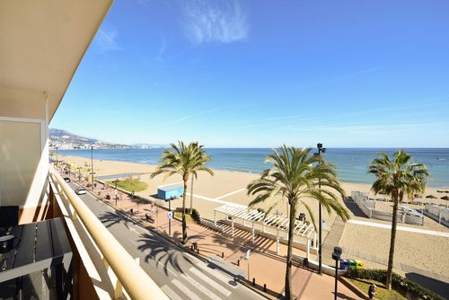 Stella Maris Hermoso y confortable apartamento con piscina comunitaria en Fuengirola, Andalucía, España para 2 personas. El apartamento está situado en un complejo de playa con bar y restaurante, en una zona urbana de playa, cerca de tiendas y supermercados y a 50 m de la playa....