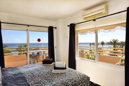 Stella Maris Hermoso y cómodo apartamento en Fuengirola, Andalucía, España con piscina comunitaria para 2 personas. El apartamento está situado en un complejo de playa con bar y restaurante, en una zona urbana de playa, cerca de tiendas y supermercados y a 50 m de la playa....
