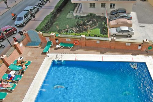 Stella Maris Prachtig en comfortabel appartement in Fuengirola, Andalusië, Spanje met een gemeenschappelijk zwembad voor 2 personen. Het appartement bevindt zich in een strandresort met bar en restaurant, in een stedelijk strandgebied, dicht bij winkels en supermarkten en op 50 m van het strand....