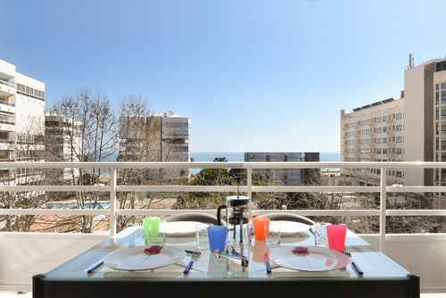 Vista playa Modern en comfortabel appartement in Torremolinos, Andalusië, Spanje voor 4 personen. Het appartement is gelegen in een stedelijk strandgebied, dichtbij restaurants en bars, winkels en supermarkten, op 200 m van Carihuela strand en 0,2 km van de Middellandse Zee....