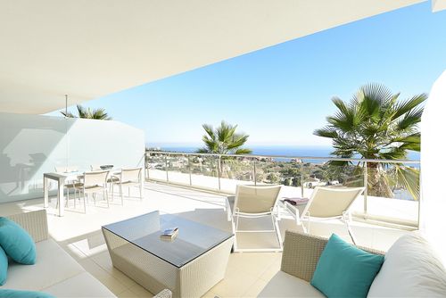 The Hill Collection 1 Schöne und luxuriöse Wohnung mit Gemeinschaftspool in Benalmádena, Andalusien, Spanien für 4 Personen. Die Wohnung befindet sich in einem Resort, in einer Küsten-, hügeligen und Wohngegend, in der Nähe von Restaurants und Bars und 2 km vom Strand Carvajal entfernt....