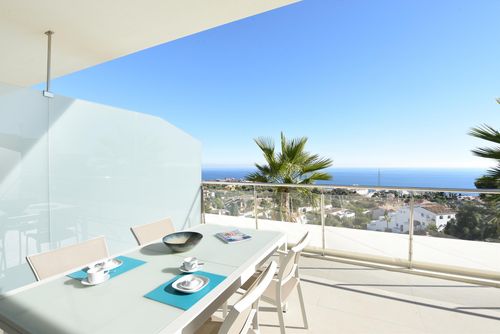 The Hill Collection 1 Mooie en luxe appartement met gemeenschappelijk zwembad in Benalmádena, Andalusië, Spanje voor 4 personen. Het appartement is gelegen in een resort, in een kust-, heuvelachtig en residentieel gebied, dicht bij restaurants en bars en op 2 km van Carvajal Beach....