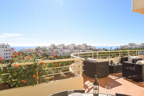 Myramar Penthouse 528 Apartamento moderno y cómodo en Mijas Costa, Andalucía, España, con piscina comunitaria para 2 personas. El apartamento se encuentra en un complejo, cerca de restaurantes, bares y supermercados, a 500 m de la playa de El Faro Playa, a 5 km de Fuengirola y a 0,5 km del mar Mediterráneo....