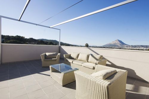 Atico La Haya LT Amplio y cómodo apartamento con piscina comunitaria en Jávea, Costa Blanca, España, para 6 personas. El apartamento está situado en una zona residencial, cerca de supermercados y a 1 km de la playa de El Arenal....