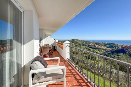 Las Palmeras 300 Schöne und komfortable Wohnung in Mijas Costa, Andalusien, Spanien mit Gemeinschaftspool für 4 Personen. Die Wohnung befindet sich in einer Wohn- und Berglandschaft....