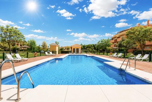 Prados del Golf Moderne und komfortable Wohnung in La Cala De Mijas, Andalusien, Spanien, mit Gemeinschaftspool für 4 Personen. Die Wohnung befindet sich in einer Ferienanlage, in einer Küsten- und Wohngegend, nahe einem Golfplatz, Restaurants und Bars sowie Supermärkten, 1 km vom Strand von La Cala de Mijas und 1 km vom Mittelmeer entfernt....