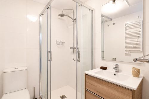 Prados del Golf Moderne und komfortable Wohnung in La Cala De Mijas, Andalusien, Spanien, mit Gemeinschaftspool für 4 Personen. Die Wohnung befindet sich in einer Ferienanlage, in einer Küsten- und Wohngegend, nahe einem Golfplatz, Restaurants und Bars sowie Supermärkten, 1 km vom Strand von La Cala de Mijas und 1 km vom Mittelmeer entfernt....