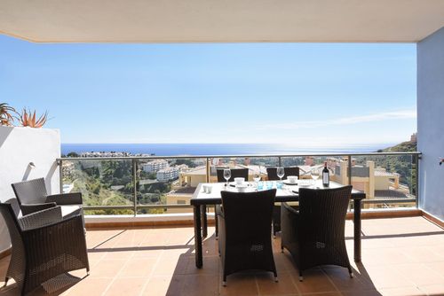 Campos del Mar 476 Wunderbare und komfortable Wohnung mit einem Gemeinschaftspool in Mijas Costa, Andalusien, Spanien für 4 Personen. Die Wohnung befindet sich in einem Resort, in einer küstennahen, hügeligen und Wohngegend, 4 km vom Strand Playa de Calahonda und 10 km von La Cala de Mijas entfernt....