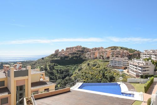 Campos del Mar 476 Wunderschönes und komfortables Apartment in Mijas Costa, Andalusien, Spanien, mit einem Gemeinschaftspool für 4 Personen. Das Apartment befindet sich in einem Resort, in einer küstlichen, hügeligen und Wohngegend, 4 km vom Calahonda-Strand und 10 km von La Cala de Mijas entfernt....