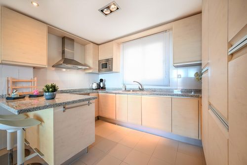 Las Palmeras 473 Heerlijk en comfortabel appartement met gemeenschappelijk zwembad in Mijas Costa, Andalusië, Spanje voor 4 personen. Het appartement is gelegen in een resort, in een kust-, heuvelachtig en residentieel gebied, dichtbij een golfbaan, 3 km van het strand Playa de Calahonda en 3 km van La Cala de Mijas....