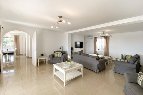 Casa Elena Large and comfortable villa with private pool in Fuengirola, Andalusia, Spain for 8 people. The house is situated in a coastal, hilly and residential area, 2 km from Playa Carvajal beach and 10 km from Benalmádena....
