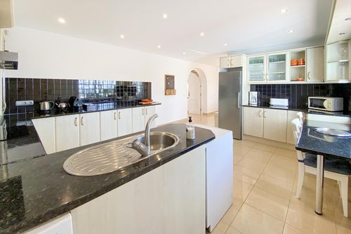 Casa Elena Large and comfortable villa with private pool in Fuengirola, Andalusia, Spain for 8 people. The house is situated in a coastal, hilly and residential area, 2 km from Playa Carvajal beach and 10 km from Benalmádena....