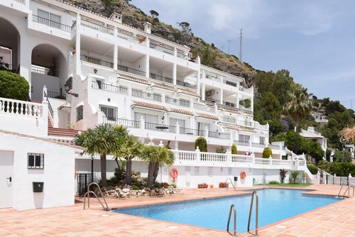 Mirador de Mijas Apartamento amplio y cómodo con piscina comunitaria en Mijas, Andalucía, España para 6 personas. El apartamento está situado en una zona residencial y montañosa, y se encuentra cerca de restaurantes y bares....