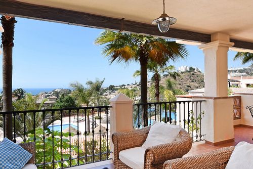 Mediterra 433 Prachtig en comfortabel appartement met gemeenschappelijk zwembad in Benalmadena, Andalusië, Spanje voor 4 personen. Het appartement is gelegen in een resort, in een heuvelachtige en residentiële omgeving, dicht bij een golfbaan, restaurants en bars en ligt op 2 km van het Torrequebrada-strand....