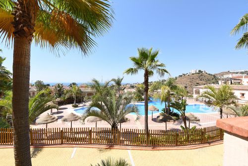 Mediterra 433 Schöne und komfortable Wohnung mit Gemeinschaftspool in Benalmádena, Andalusien, Spanien für 4 Personen. Die Wohnung befindet sich in einem Resort, in einer hügeligen und Wohngegend, in der Nähe eines Golfplatzes sowie von Restaurants und Bars, und 2 km vom Strand Torrequebrada entfernt....
