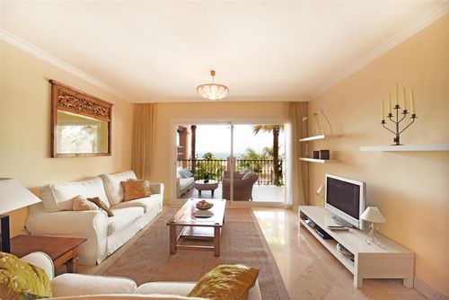 Mediterra 433 Mooie en comfortabele appartement met gemeenschappelijk zwembad in Benalmádena, Andalusië, Spanje voor 4 personen. Het appartement is gelegen in een resort, in een heuvelachtig en residentieel gebied, dicht bij een golfbaan en restaurants en bars, en op 2 km van het Torrequebrada-strand....