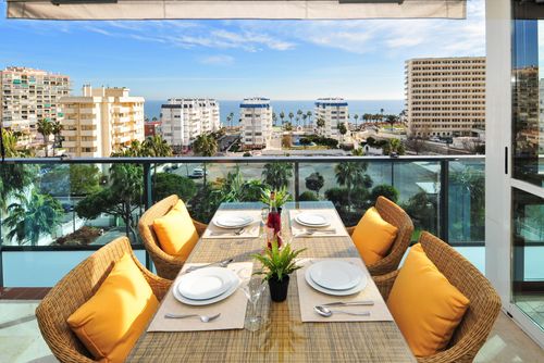 Torrealmadena Rustic and comfortable apartment with communal pool in Benalmadena, Andalusia, Spain for 4 persons. The apartment is situated in an urban beach area, close to restaurants, bars, and supermarkets, 500 m from Benalmadena beach, 5 km from Torremolinos, and 0....