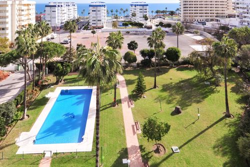 Torrealmadena Rustikales und komfortables Apartment mit Gemeinschaftspool in Benalmadena, Andalusien, Spanien für 4 Personen. Das Apartment befindet sich in einem städtischen Strandgebiet, in der Nähe von Restaurants, Bars und Supermärkten, 500 m vom Strand von Benalmadena, 5 km von Torremolinos und 0,5 km vom Mittelmeer entfernt....