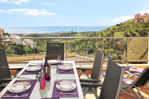 Campos del Mar 341 Hermoso y confortable apartamento en Mijas Costa, Andalucía, España, con una piscina comunitaria para 6 personas. El apartamento está situado en una zona rural, residencial y montañosa....