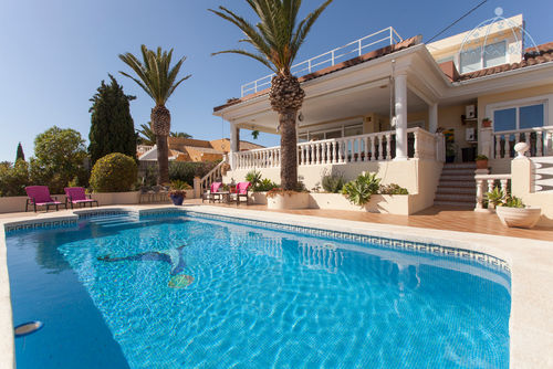 Bella Vida Alfaz Klassische und komfortable Villa mit privatem Pool in Albir-Alfaz del Pi, Costa Blanca, Spanien für 6 Personen. Das Haus befindet sich in einer Küsten- und Wohngegend....
